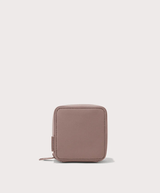 Arlo Tech Organizer in Dune, Small